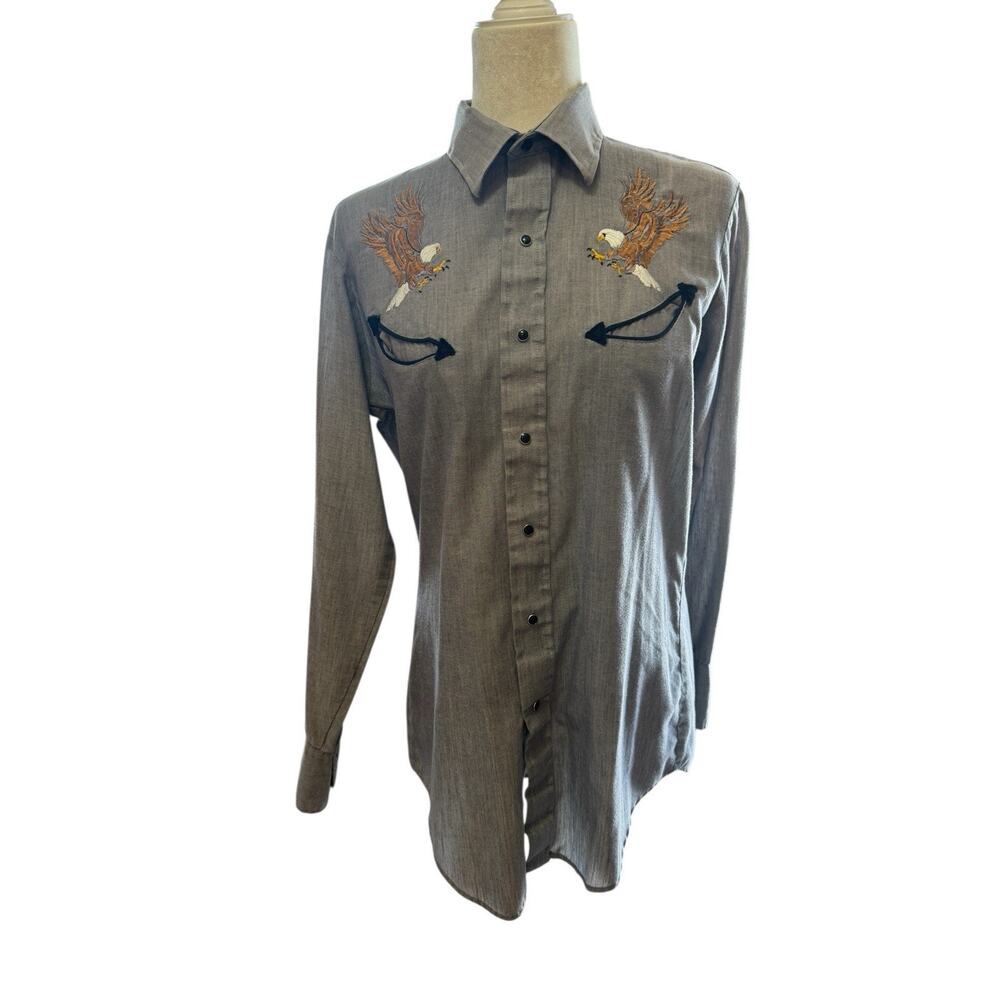 Vintage grey embroidered eagle button up shirt with cool front pockets